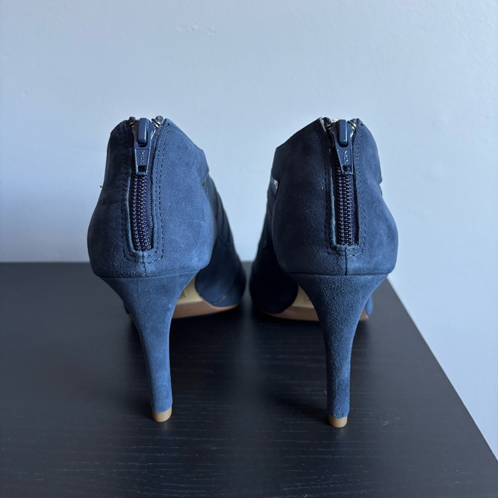 NWT: Blue Suede Heels - Picture 4 of 6